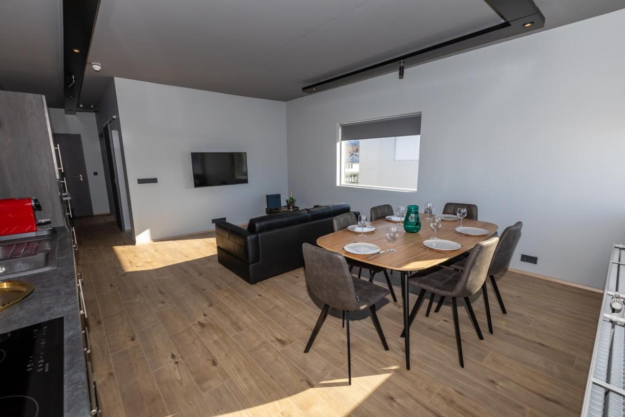 Akureyri Lux Apartments With Hot Tub Access Exterior photo